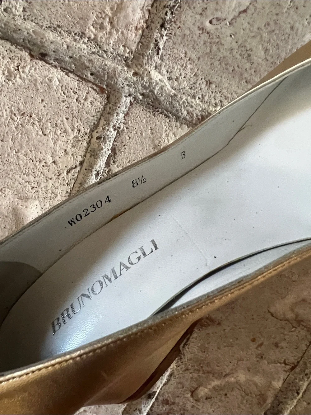 Bruno Magli Metallic Gold Leather Peep-Toe Wedges sz 8.5